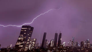 ברק בשמי תל אביב