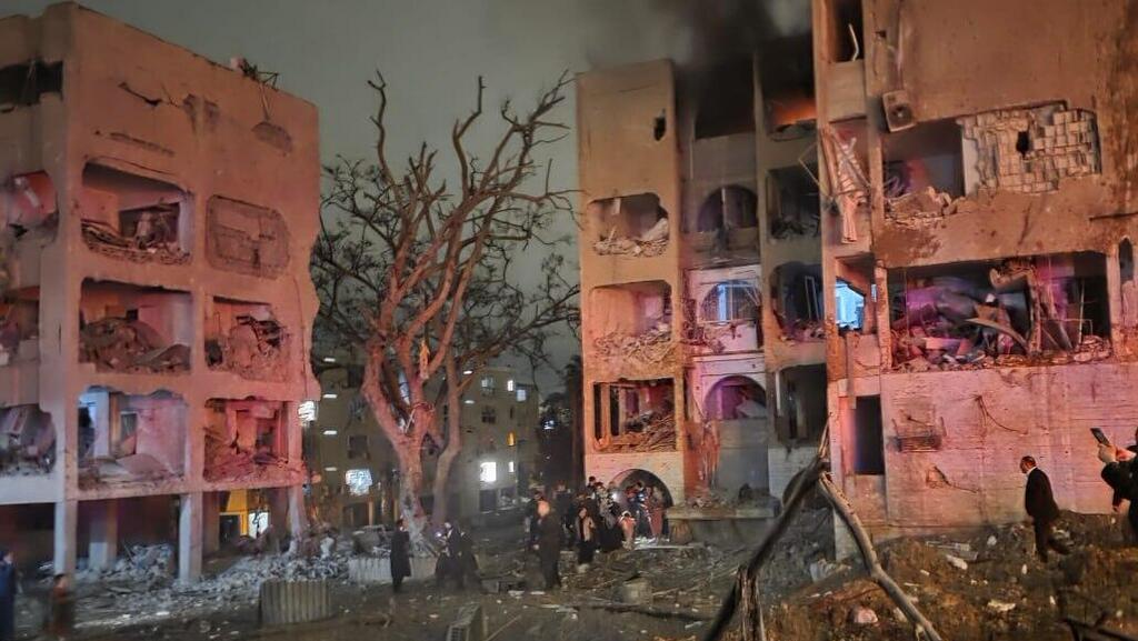 Destruction in Arad (Photo: Israel Fire and Rescue) הזירה בערד