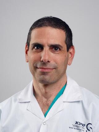 פרופ' ישראל (איסי) ברבש, מנהל היחידה לקרדיולוגיה פולשנית וצנתורי לב במרכז הרפואי שיבא