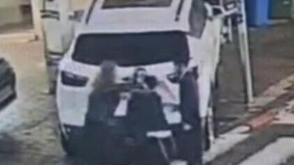 נעצרה אישה החשודה בגזירת פאה של ילד בבני ברק