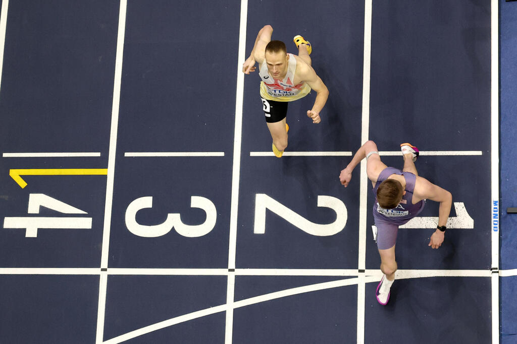 A super talent. Lutkenhaus crosses the finish line first (Photo: Michael Steele/Getty Images) קופר לוטקנהאוס