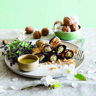  חצילים קלויים במלית טפנד אגוזים