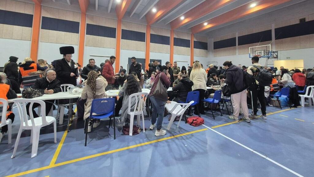 מרכז מפונים בדימונה לאחר הפגיעה בעיר