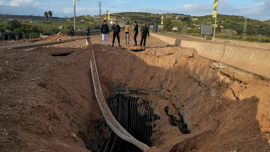 גשר קאסמייה ב נהר ליטני הליטני בדרום לבנון אחרי שהותקף על ידי צה"ל