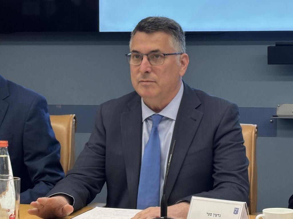 Foreign Minister Gideon Sa’ar announced that Dutch diplomats serving in Ramallah would have to give up their diplomatic documents (Photo: Gil Yochanan) גדעון סער וח"כ מישל בוסקילה בהצהרה לתקשורת