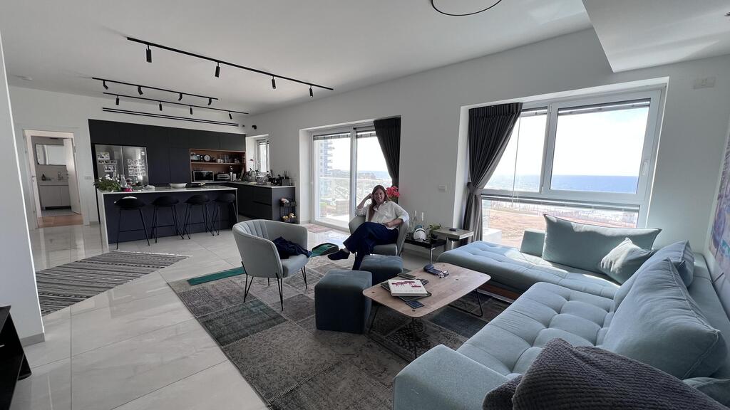Carmit Albeck in her downsized home (Photo: Carmit Albeck) הדירה החדשה, אולגה