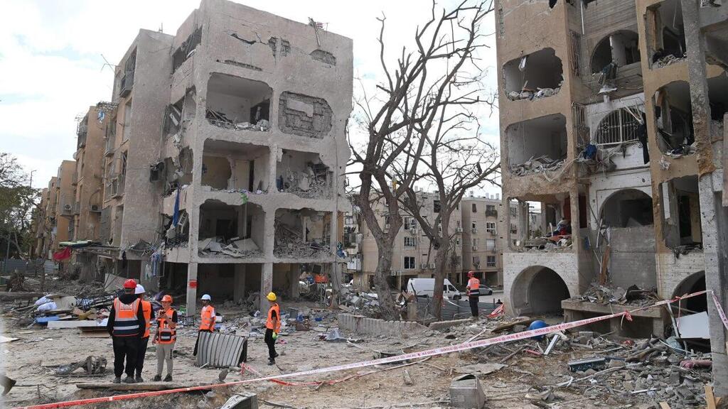 Impact site in Arad (Photo: Herzel Yosef) היום שאחרי: ערד אחרי נפילת הטיל האיראני