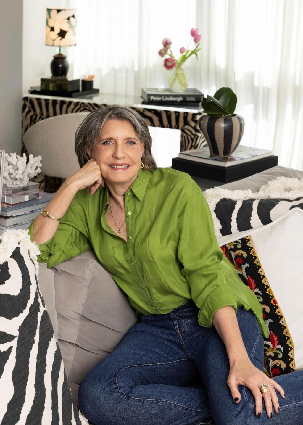 Nurit Geffen, an interior designer who downsized herself (Photo: Liat Federman) נורית גפן, מעצבת פנים ומצמצמת דיור בעצמה