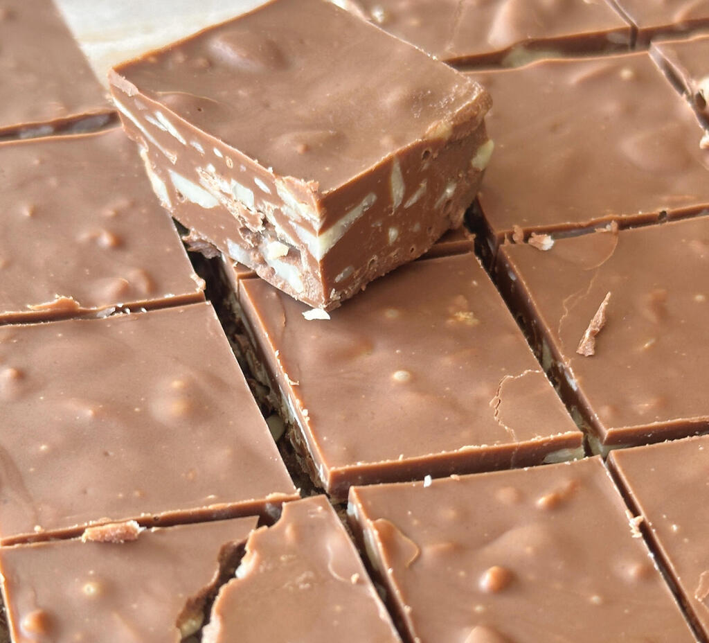 ממתק שוקולד-שקדים