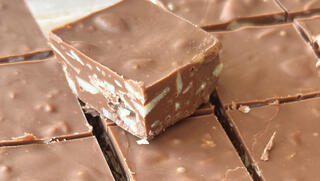 ממתק שוקולד-שקדים