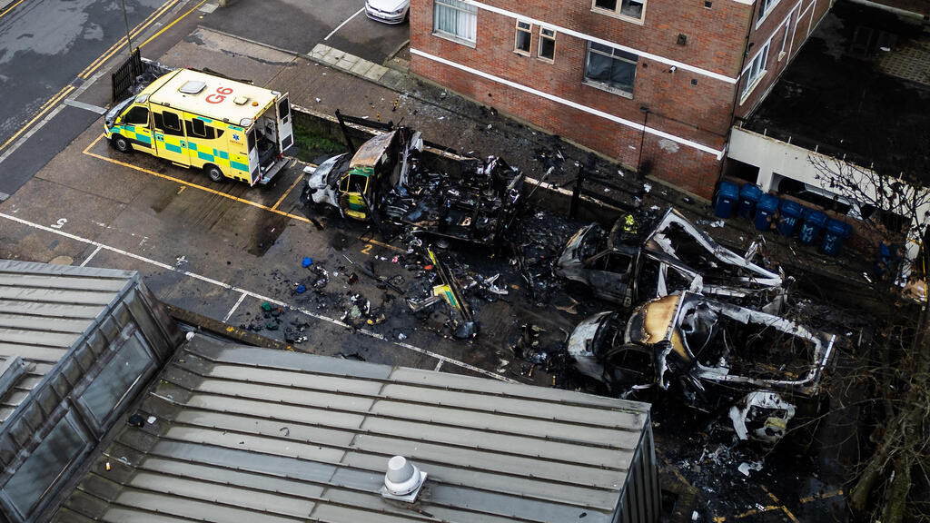 לונדון: הוצתו ארבעה אמבולנסים של ארגון הצלה יהודי