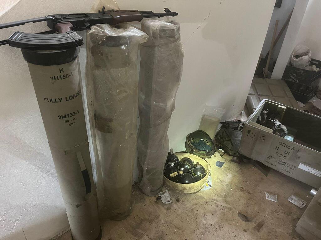 אמל"ח שאותר ע"י כוחות צה"ל בזמן עצרו מחבלים חמושים מיחידת 'כוח רדואן' בדרום לבנון