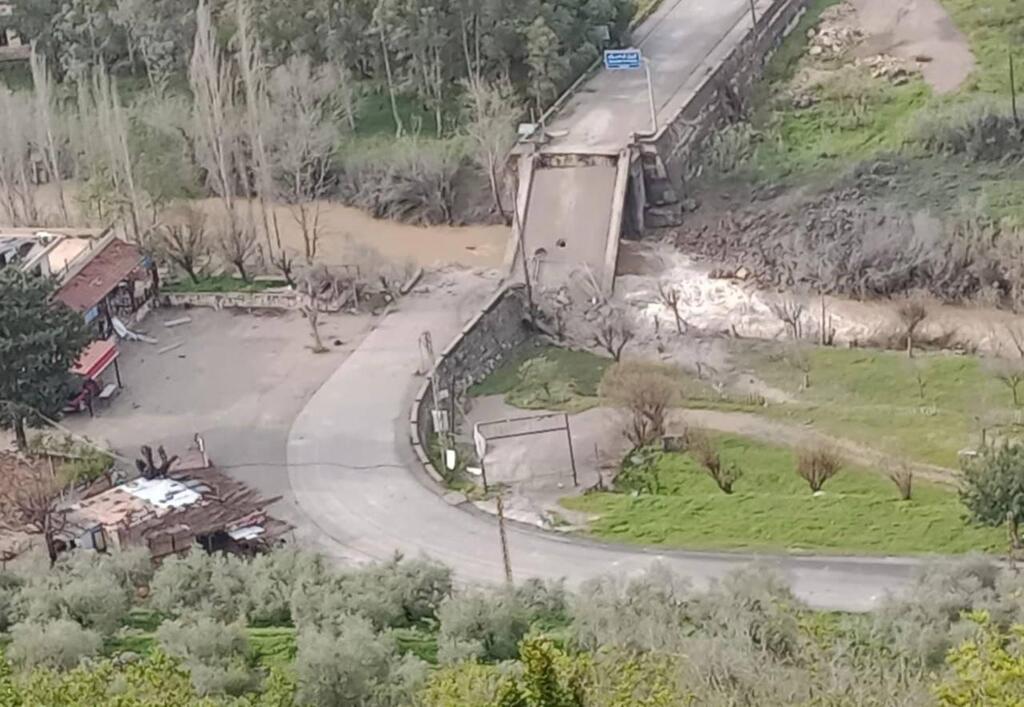גשר אל קעקעיה מעל הנהר הליטאני נפגע