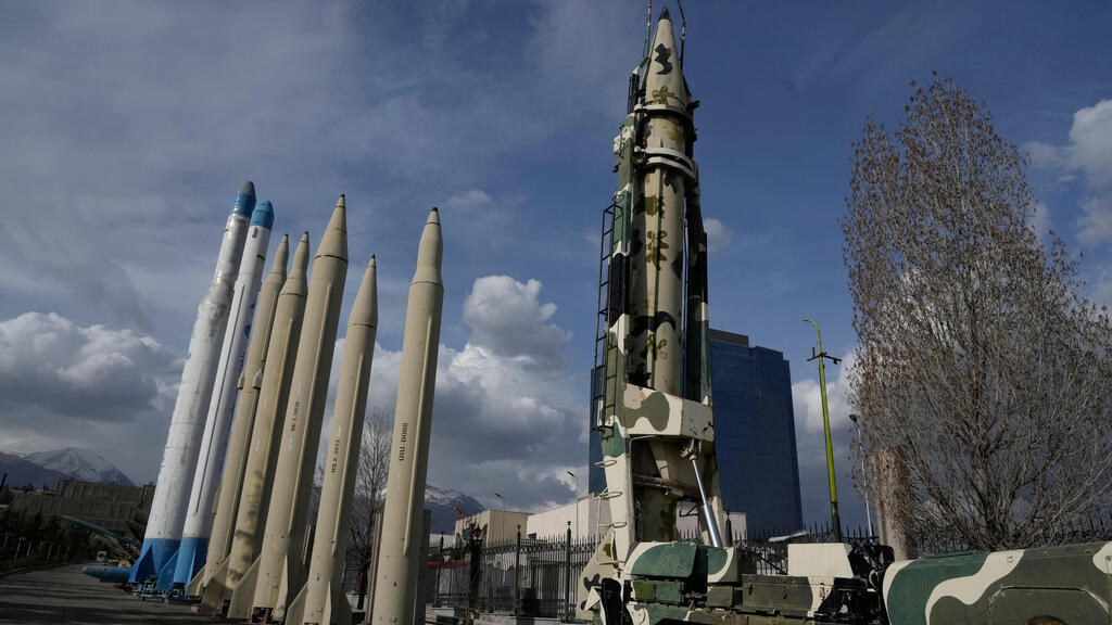 תצוגת טילים בטהרן