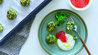 שאריות ממנת הדג הפכו לקציצות אפויות של דג וירק