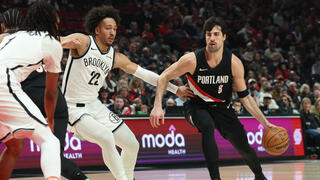 שחקן פורטלנד טרייל בלייזרס דני אבדיה מול שחקן ברוקלין נטס ג'יילן ווילסון