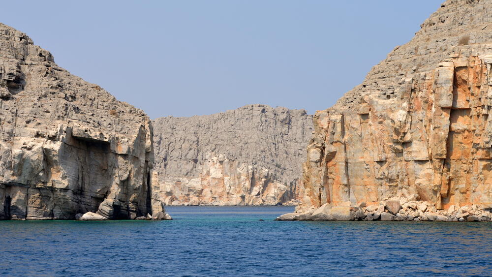 ארכיון ספינות טען ליד מצר הורמוז