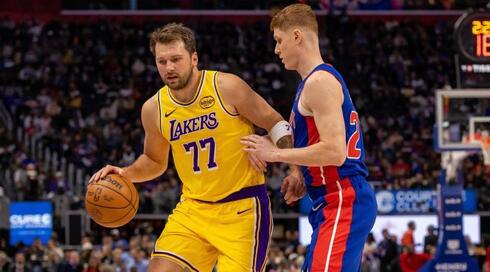 לוקה דונצ'יץ' עם הכדור