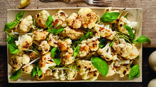 סלט כרובית צלויה ברוטב מתובל