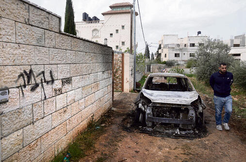 רכב פלסטיני שהוצת  בפרעות ליד שכם