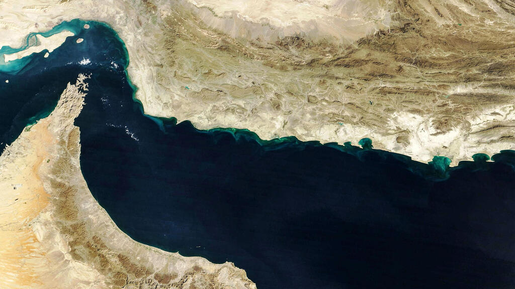 The Strait of Hormuz (Photo: AFP/ NASA) צילום לוויין מפרץ עומאן מיצר הורמוז