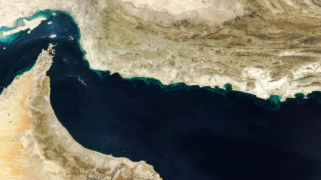Strait of Hormuz (Photo: AFP PHOTO / NASA) צילום לוויין מפרץ עומאן מיצר הורמוז
