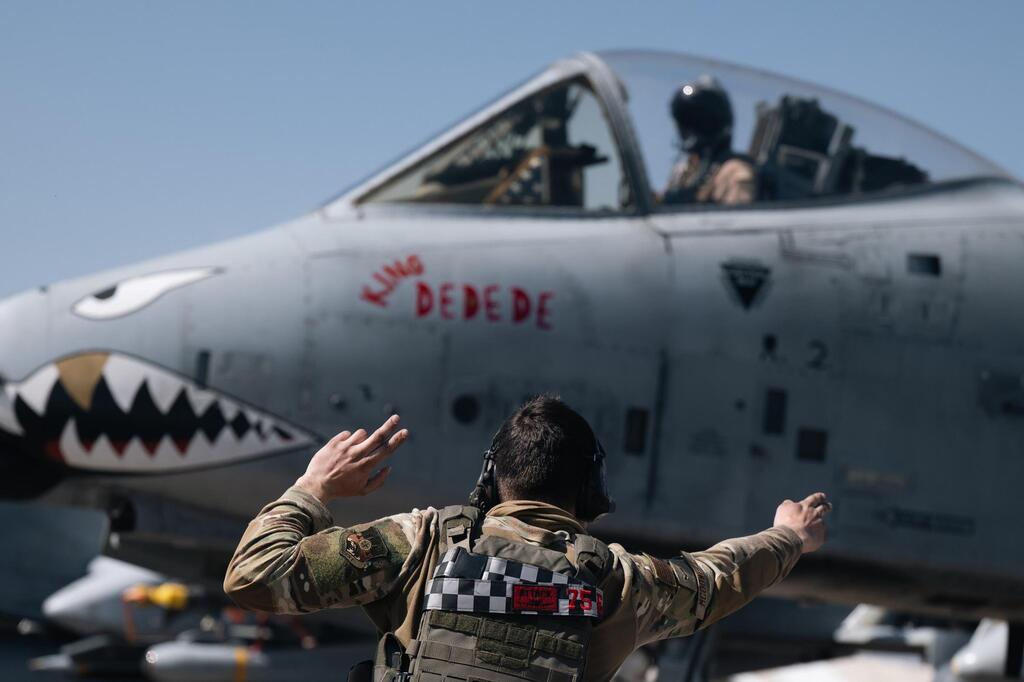 A US A-10 attack aircraft. One was shot down during the rescue operation (Photo: CENTCOM) מטוס A-10 של צבא ארה"ב שצד סירות איראניות ב מצר הורמוז