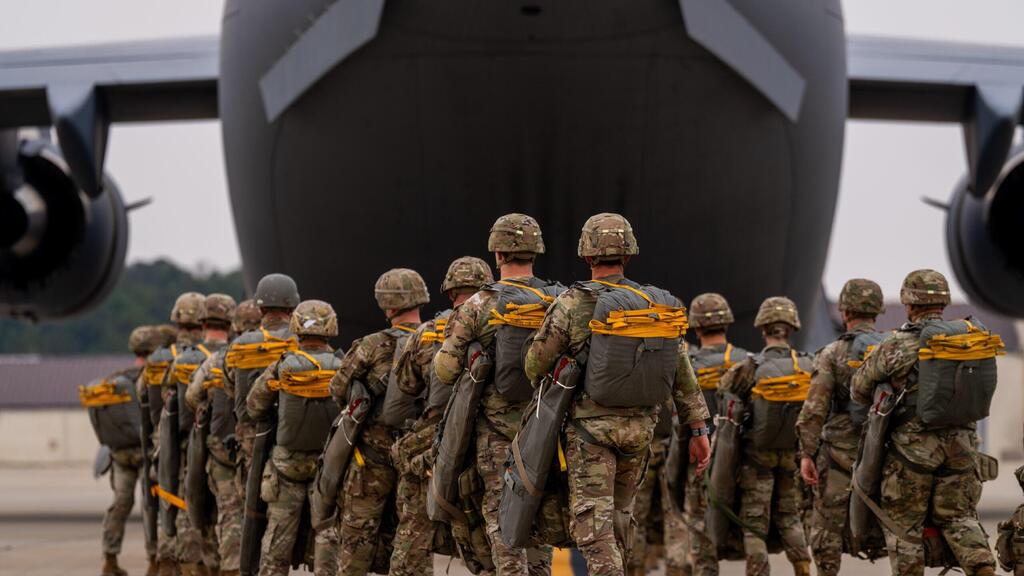 Archive: US Army 82nd Airborne Division paratroopers ארכיון הדיוויזיה המוטסת ה-82 של צבא ארה"ב חיילים צנחנים