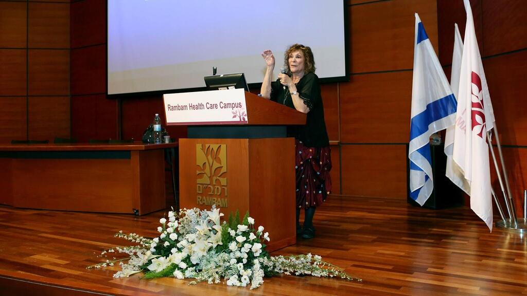 'She never lost her love and concern for Israel'. At a conference at Rambam Health Care Campus in 2013 (Photo: Rambam) פרופ' עדנה פואה קאהן לימדה דורות של אנשי מקצוע. בתמונה: בכנס ב-2013 ברמב"ם