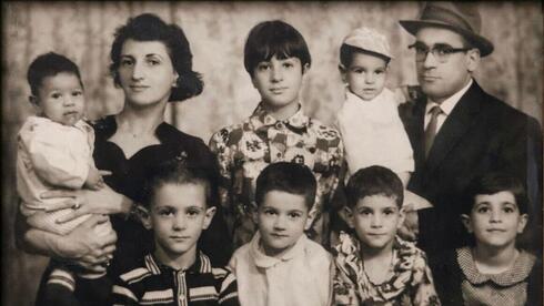 סא"ל שומר בילדותו עם משפחתו באיראן