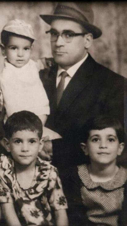 סא"ל שומר בילדותו עם משפחתו באיראן