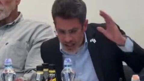 הממשלה נגד ראש העיר שזעק לסיוע