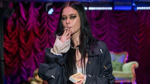 תצוגת אביב-קיץ 2026 של נטשה זינקו בשבוע האופנה בלונדון