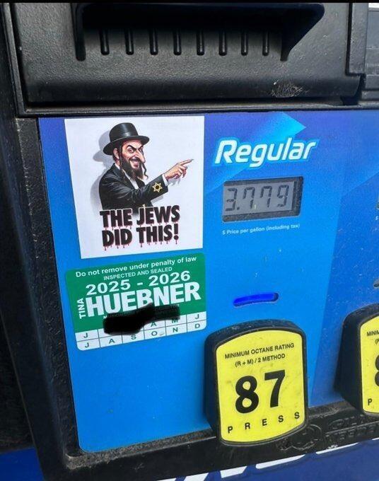 Antisemitic sticker found on a gas pump in Ohio (Photo: From X, Section 27A) המדבקה האנטישמית