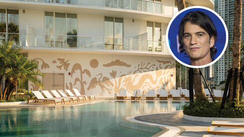 אדם נוימן והבריכה במתחם BRICKELL, מיאמי