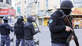 שוטרים פלסטינים בפעילות בג'נין. המעורבות בטרור מגיעה עד לדרגים הבכירים ביותר | צילום: אי-פי, Majdi Mohammed