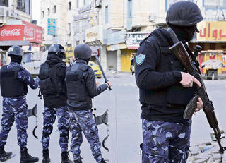 שוטרים פלסטינים בפעילות בג'נין. המעורבות בטרור מגיעה עד לדרגים הבכירים ביותר | צילום: אי-פי, Majdi Mohammed