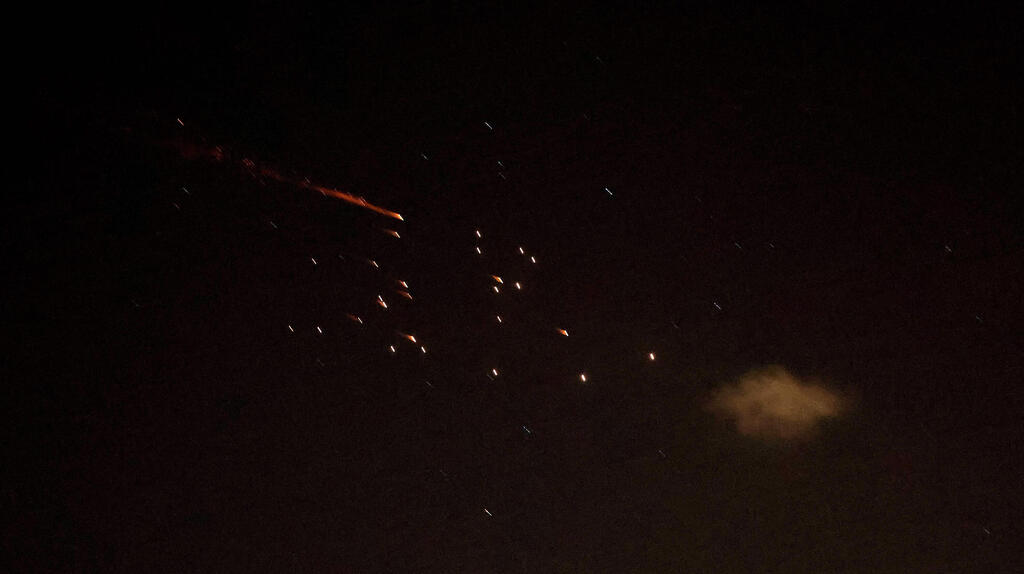 הטיל המתפצל בשמי מרכז הארץ, הלילה