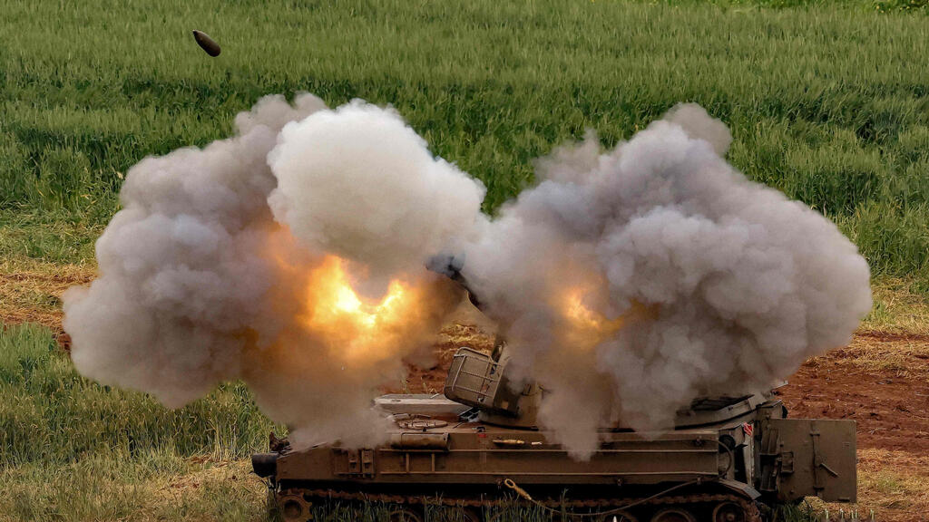 Artillery Corps activity along the northern border (Photo: Jack Guez/ AFP) פעילות חיל התותחנים בגבול הצפון