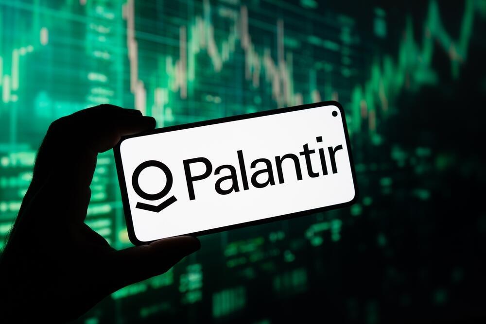 Palantir (Photo: Alan Mazzocco / Shutterstock) פלנטיר