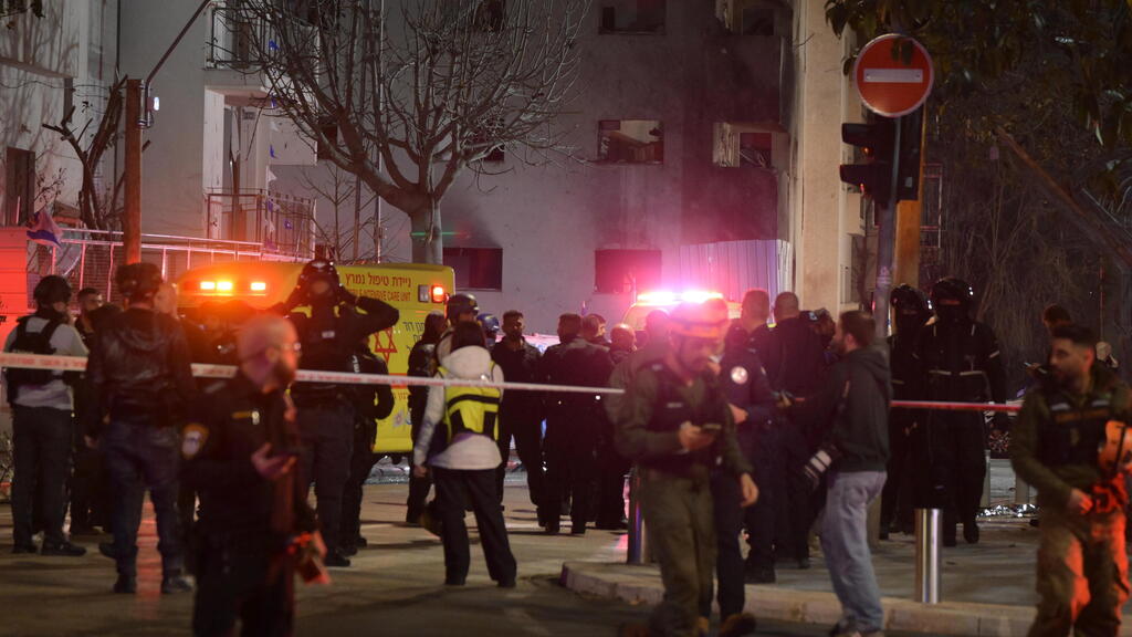 Impact site in Tel Aviv (Photo: Yuval Chen) זירת הנפילה בתל אביב