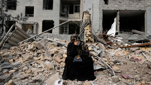 הריסות בניין ב טהרן איראן