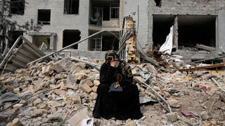 הריסות בניין ב טהרן איראן