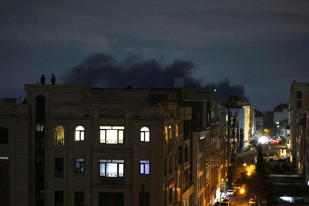 Strikes in Tehran (Photo: ATTA KENARE / AFP) תקיפות באיראן