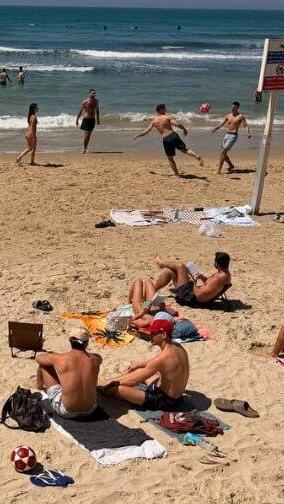 חוף תל אביב, הבוקר