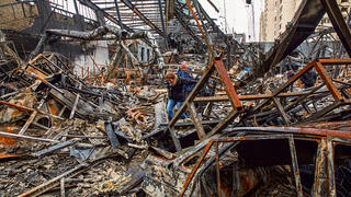 מפעל שהותקף בטהרן, אתמול | צילום: Majid Saeedi, גטי אימג'ס