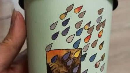 "עיצובים נגד חמינאי": איראן סגרה רשת בתי קפה