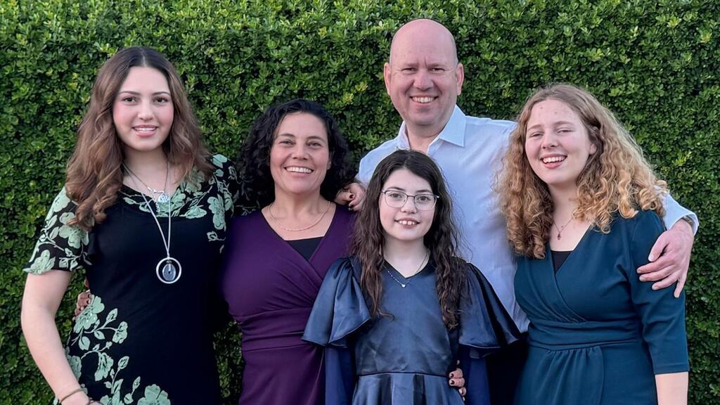 אלון והילה מטס וילדיהם