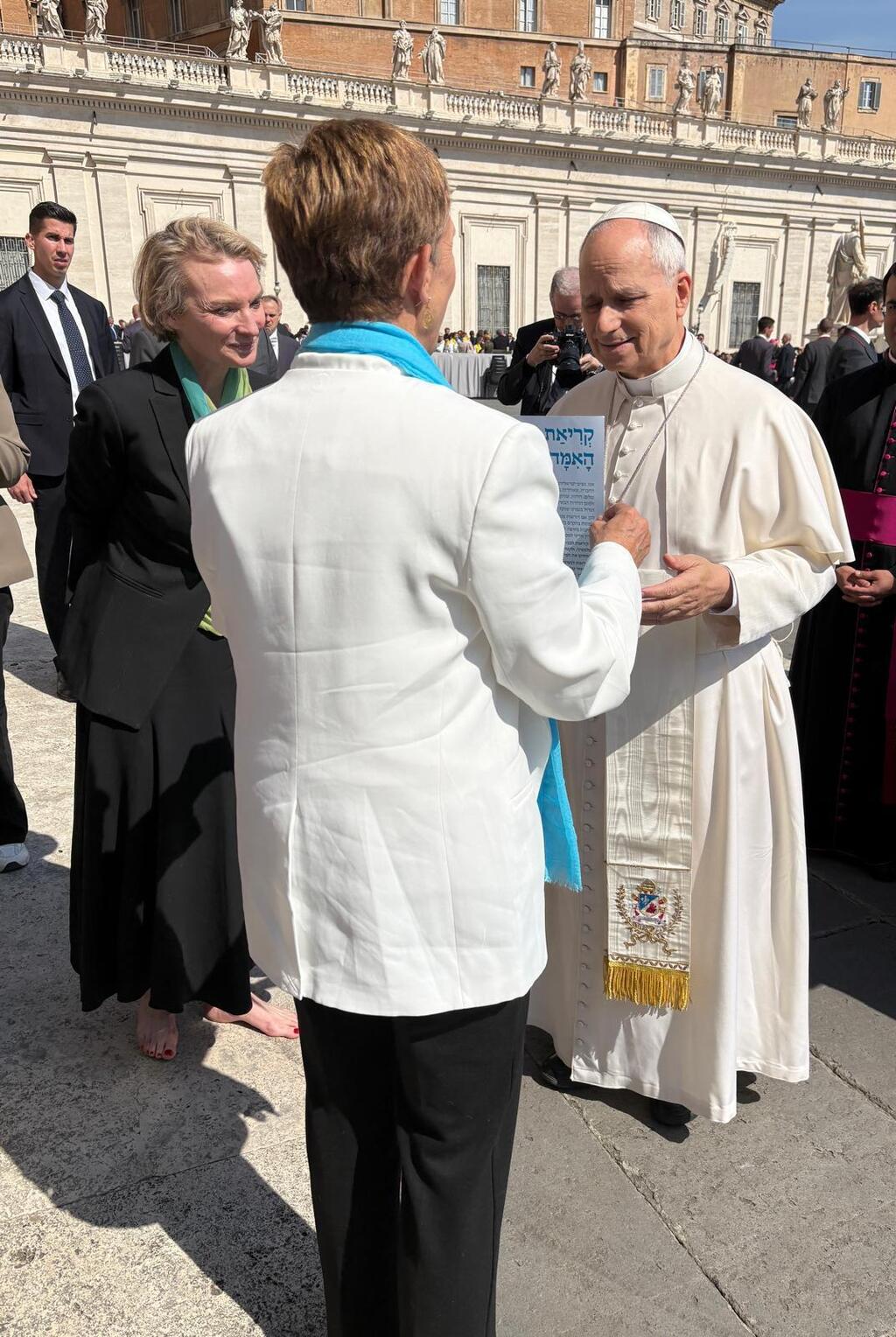 הנשים היחפות, אתמול ברומא