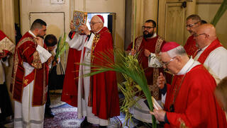 זעם נוצרי: הפטריארך הלטיני נבלם בדרך לכנסיית הקבר